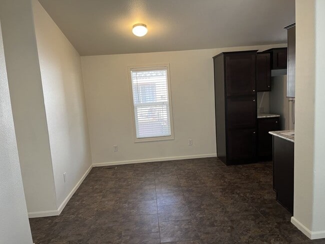 Foto del edificio - 5303 E Twain Ave