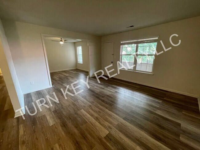 Foto del edificio - 910 Chapel Creek Dr