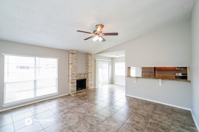 Foto del edificio - 5922 Whispering Lake St