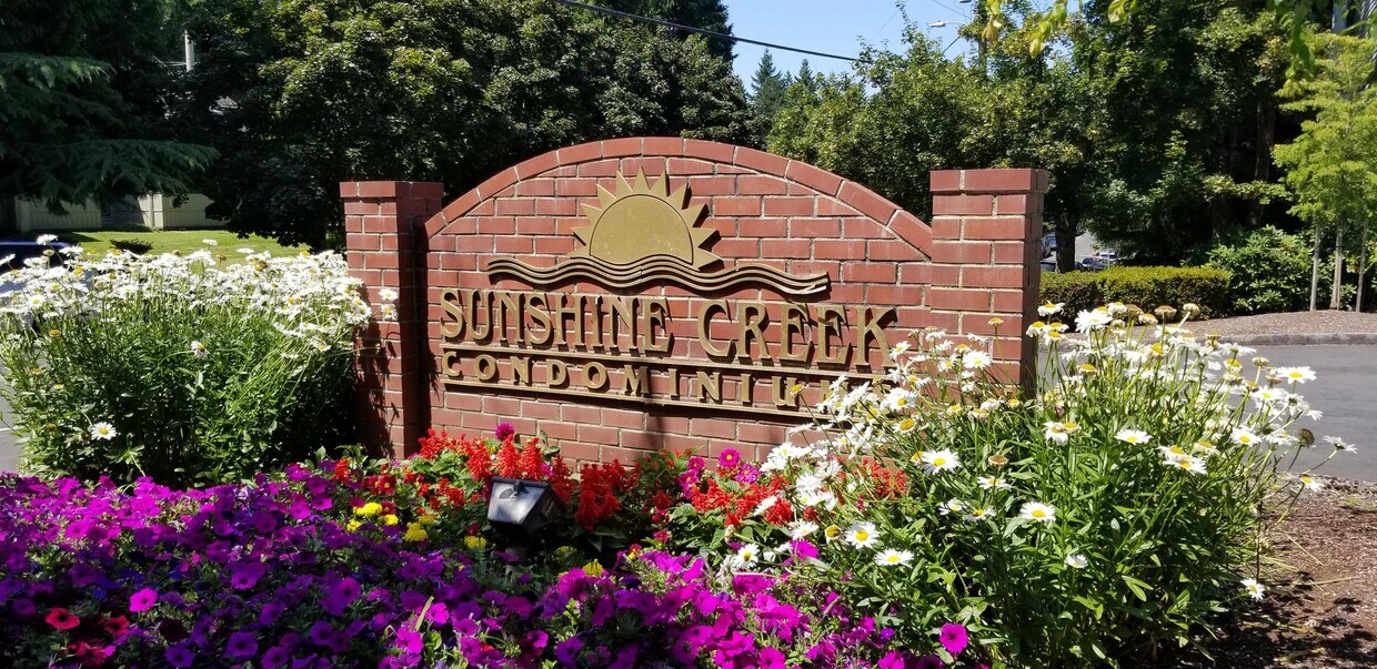 Photo - 10660 SW Davies Rd (Beaverton, OR)