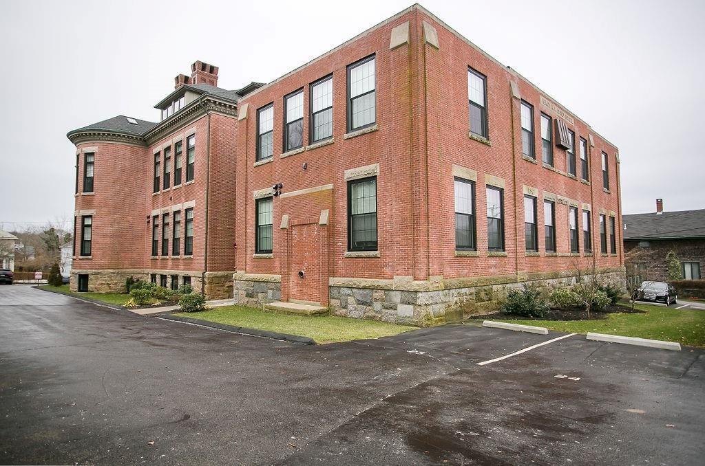 Primary Photo - 32 Carey St