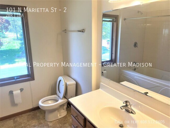 Foto del edificio - Large upper 2bed townhome apartment in bea...