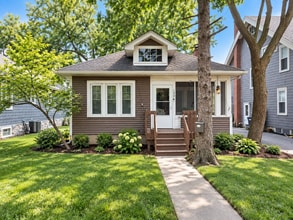 Building Photo - 1437 E Park Pl
