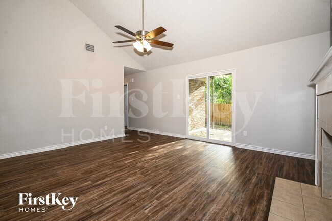Foto del edificio - 4022 Rustic Trail