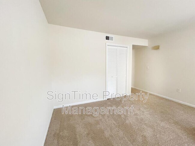 Foto del edificio - 225 Wakefield Rd