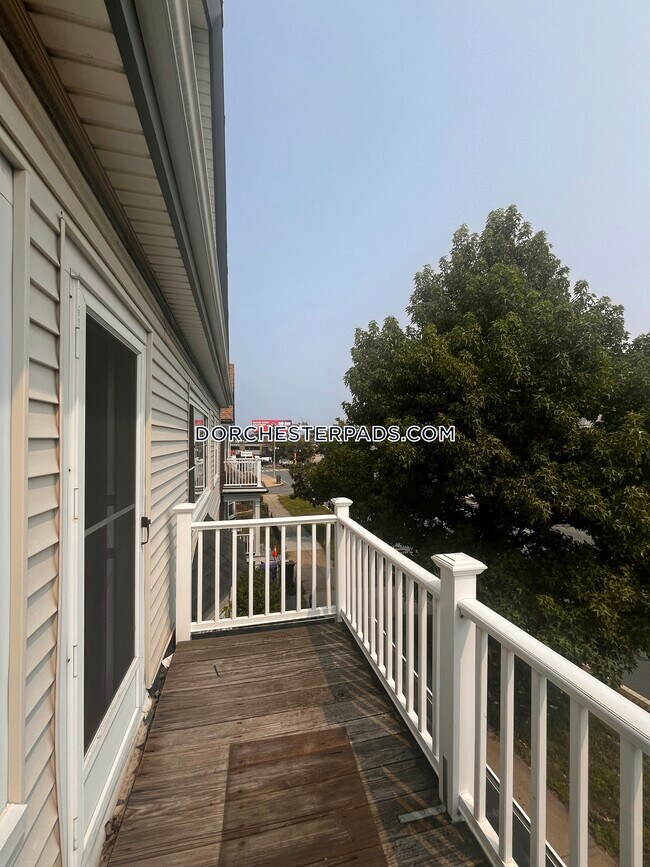 Foto del edificio - 468-470 Gallivan Boulevard