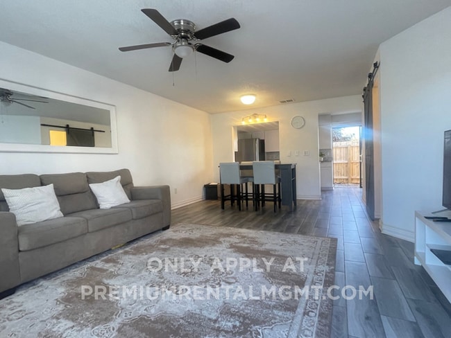 Foto del edificio - 1718 Silver Creek Ct