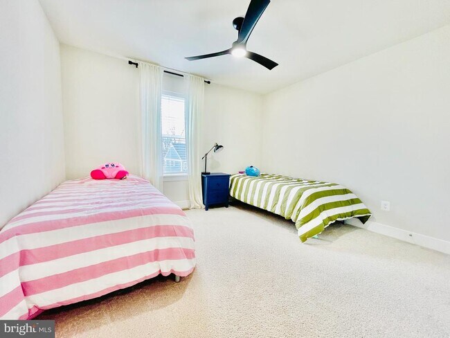 Foto del edificio - 1470 Meadowlark Glen Rd
