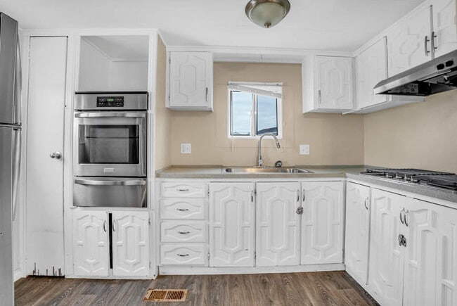 Building Photo - 248 2nd Ave