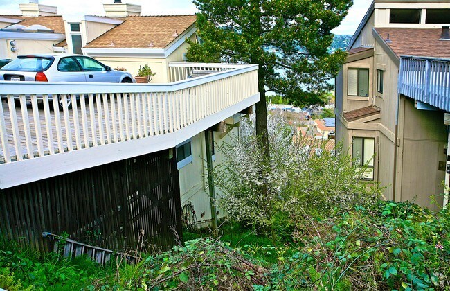 Building Photo - 184 Cazneau Ave