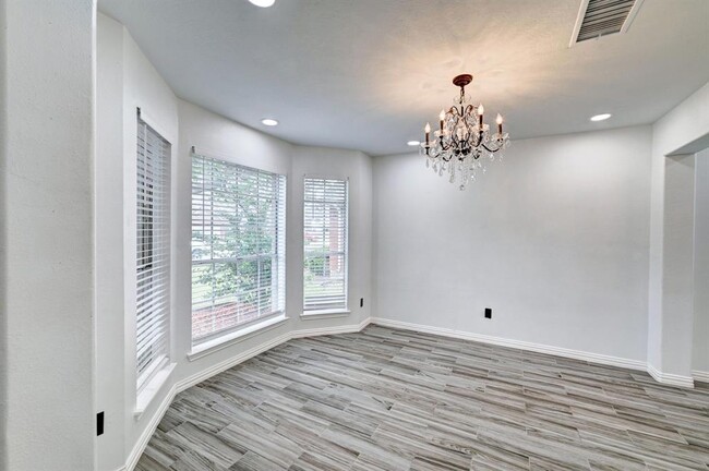 Foto del edificio - 12915 Stratford Heights Dr