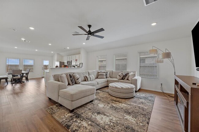 Foto del edificio - 7310 Bartoncliff Dr