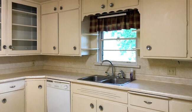 Foto del edificio - 2843 Guilford Ln