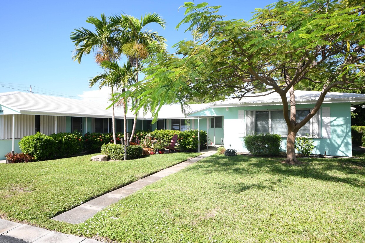 Primary Photo - 1216 Cabana Rd