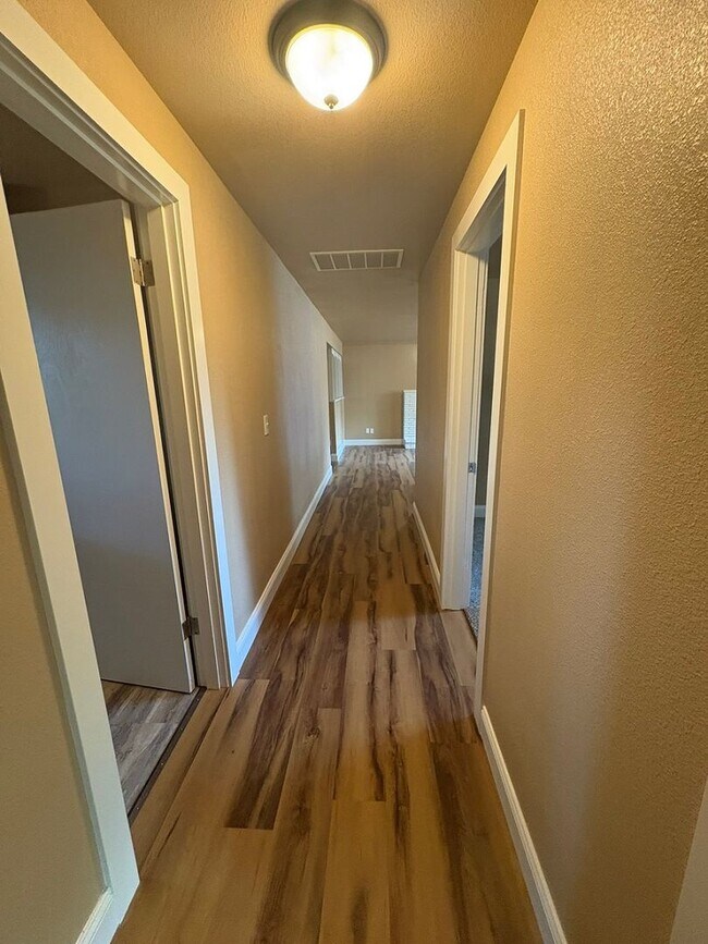 Foto del edificio - Your next new home is here!