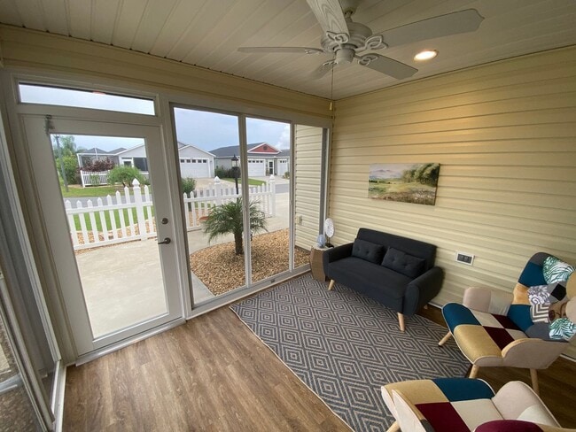 Building Photo - Beautiful, Furnished ANNUAL 2 bed, 2 bath ...