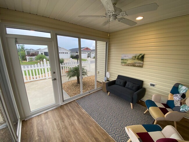 Foto del edificio - Beautiful, Furnished ANNUAL 2 bed, 2 bath ...