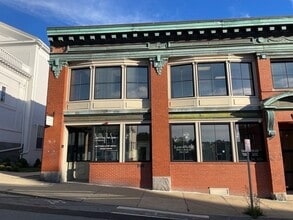 Building Photo - 2 Main St