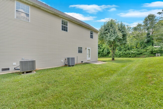 Building Photo - 711 Panther Creek Ct