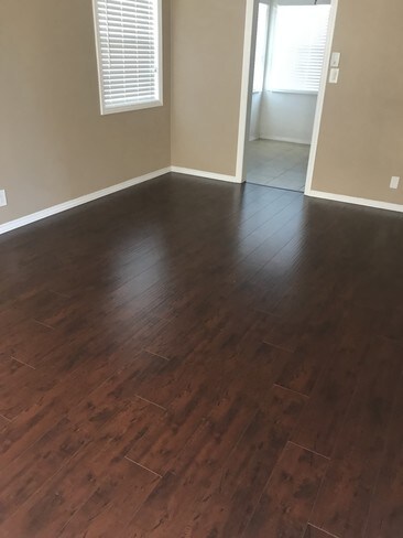 Foto del edificio - 7122 Kittyhawk Ave