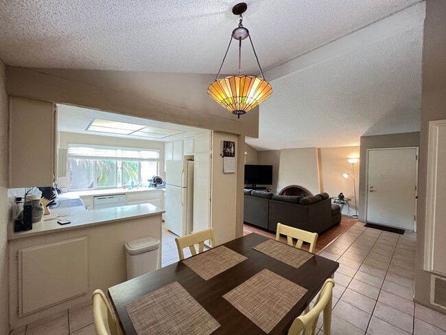 Building Photo - 2 Bedroom 2 Bath Condo in Oceanside with 2...