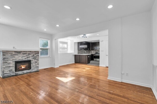 Foto del edificio - 2144 Tyler St