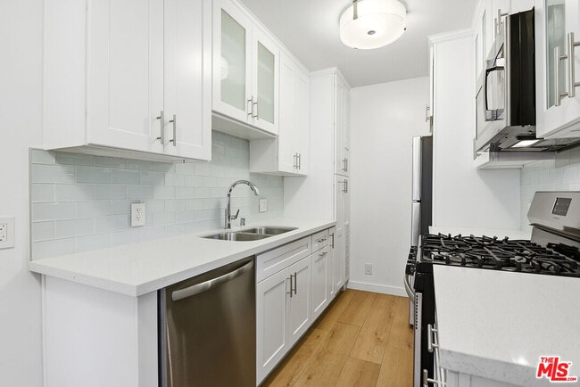 Building Photo - 1944 S Beverly Glen Blvd