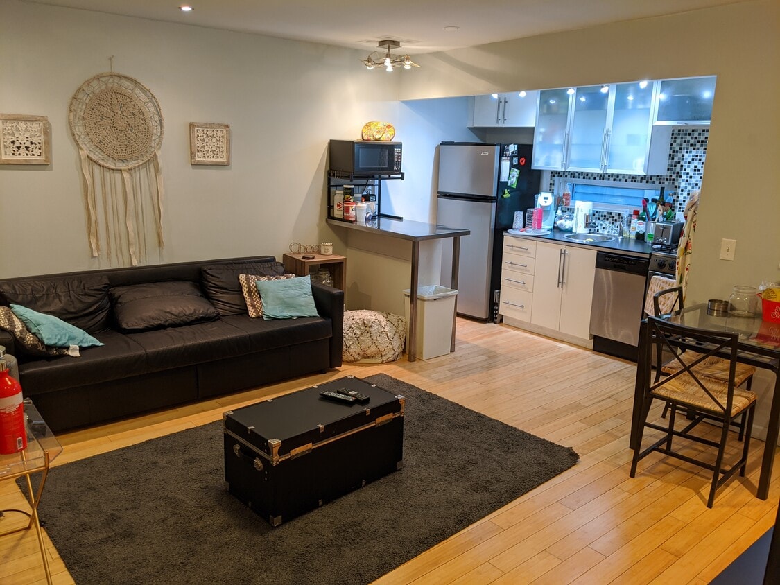 Kitchen - 1824 Fox Way