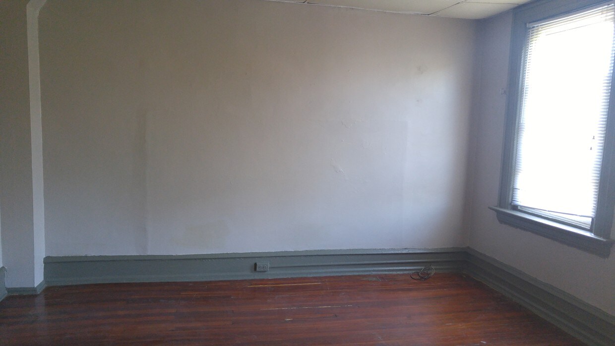 Primary Photo - 4514 Walnut St