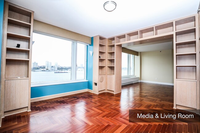 Foto del edificio - 240 Riverside Blvd