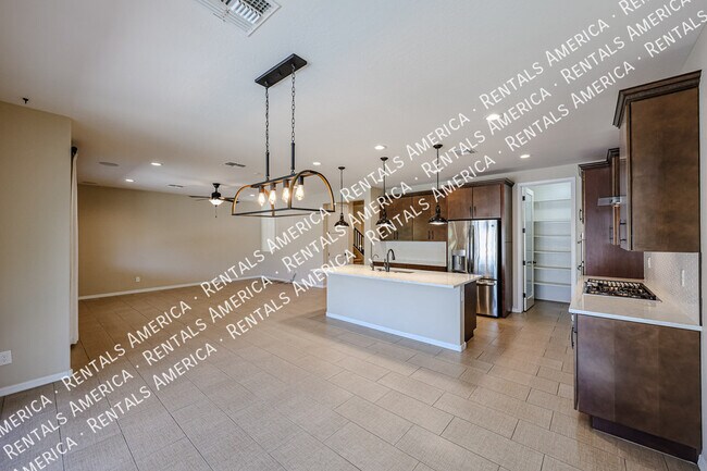 Foto del edificio - 17268 W Straight Arrow Ln