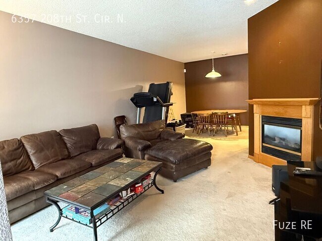 Foto del edificio - 6357 208th St Cir N