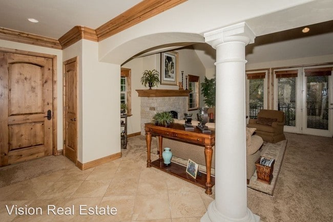 Building Photo - 3 br, 3.5 bath House - 1016 Waterford Lane