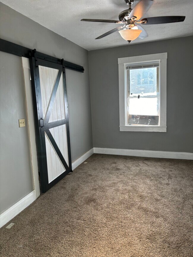 Family Room - 204 N 4th St