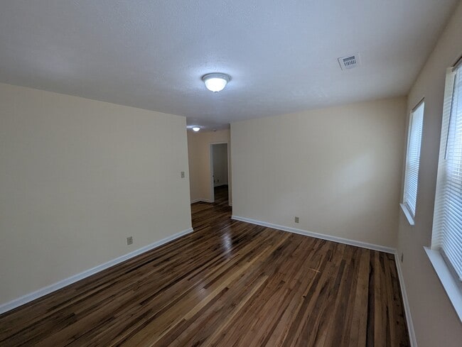 Building Photo - 22B Iris St