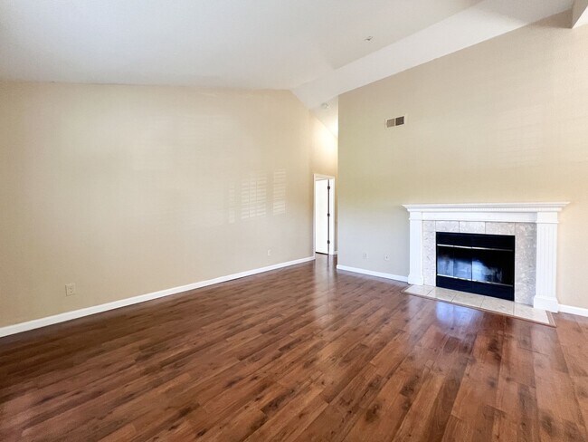 Foto del edificio - Two Bedroom Napa Condo