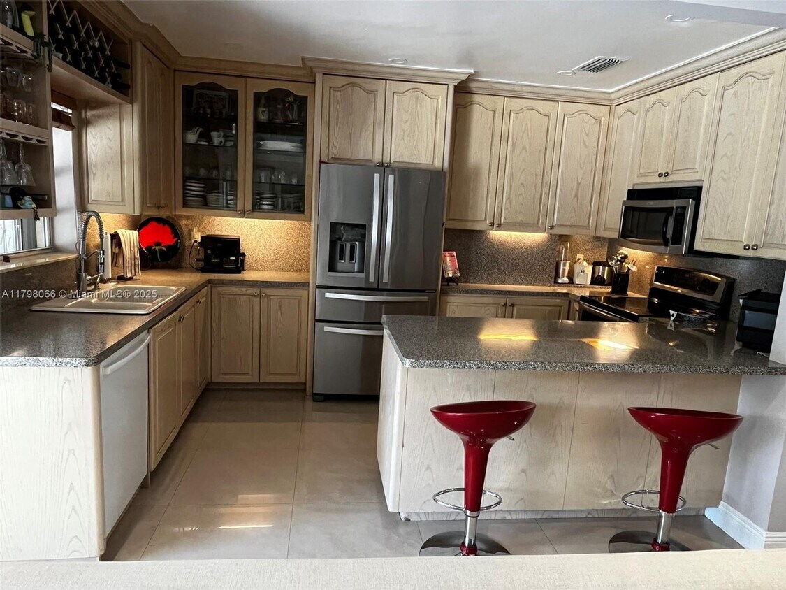 Foto principal - 6810 SW 51st St