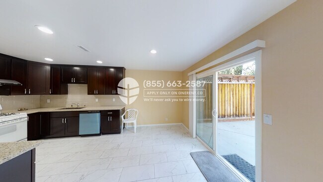 Building Photo - 2401 Parkside Dr