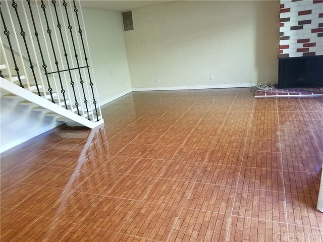Foto del edificio - 5909 Hazeltine Ave