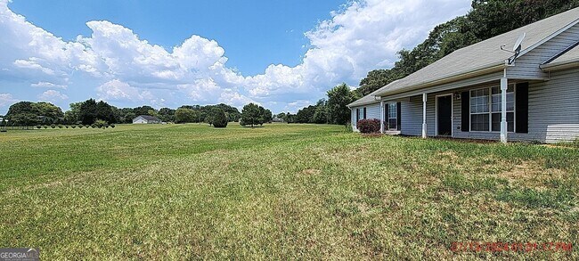 Foto del edificio - 311 Snapping Shoals Rd
