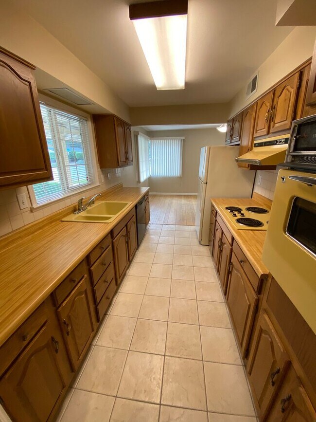 Foto del edificio - 3 Bed 2 Bath, Single Family Home In Walnun...