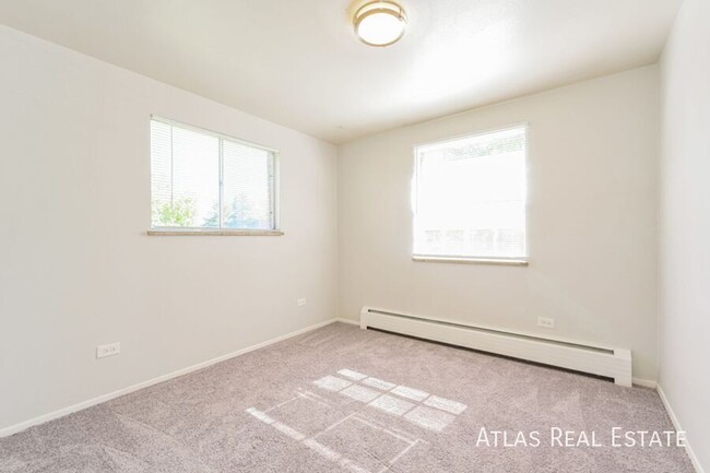 Building Photo - 2 Bedroom, 1 Bath Garden Level!! 1 MONTH F...