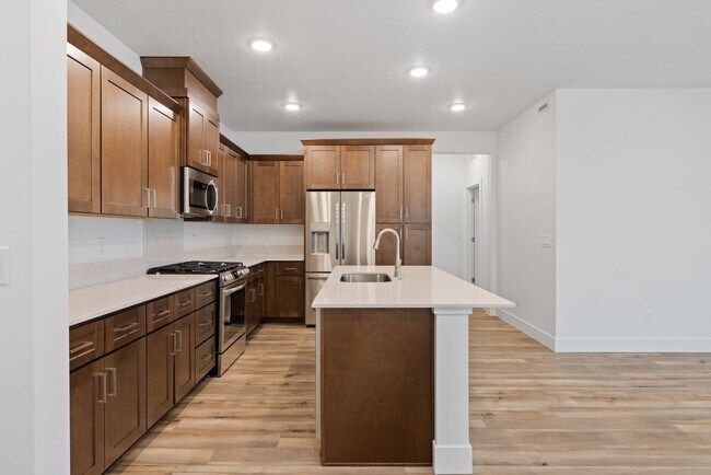 Foto del edificio - Move-In Ready Elegance - 4 Bedrooms! Pet Fridley!