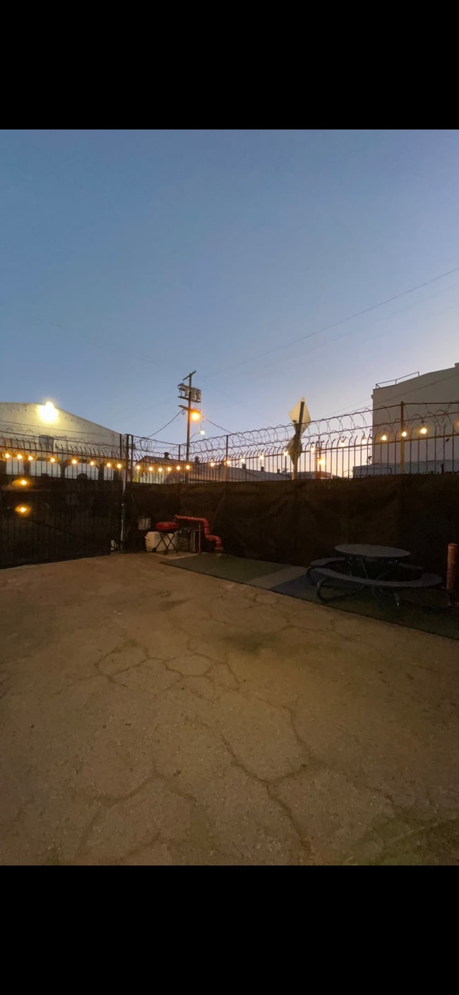 Building Photo - 2425 Hunter St