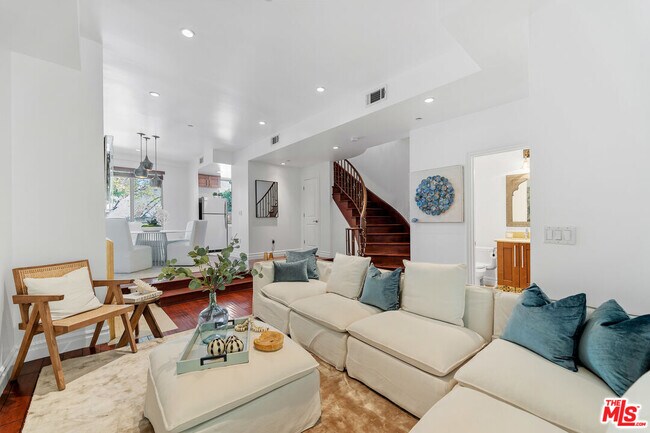 Foto del edificio - 841 Westmount Dr