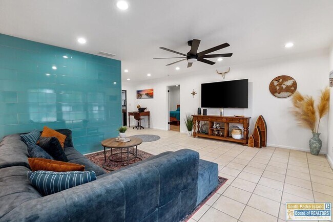 Building Photo - 421 Mesquite Dr