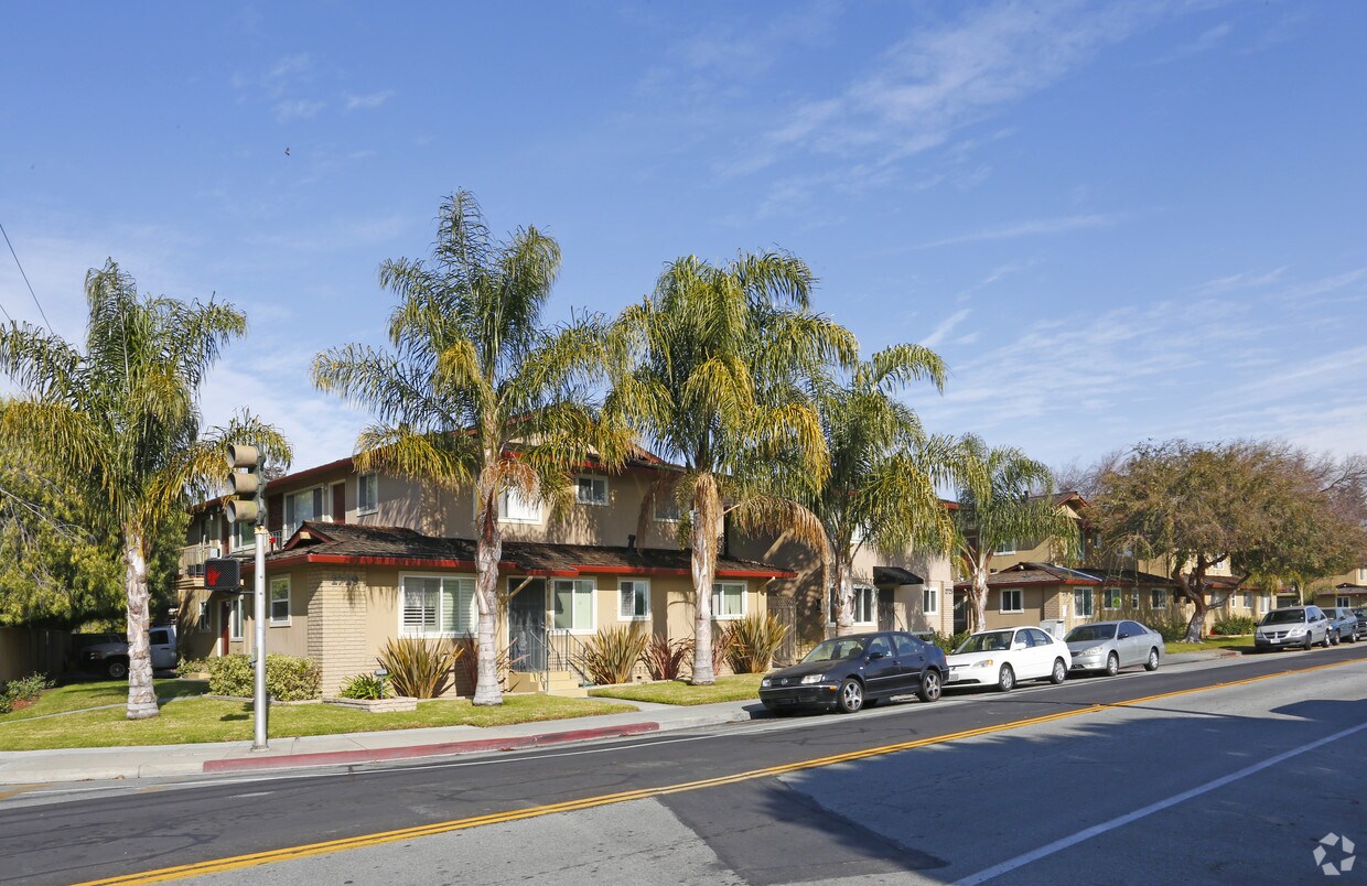 Foto del edificio - Alhambra Gardens Apartments