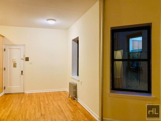 Building Photo - GRAND STREET