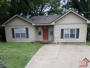 Building Photo - 1804 NW Lincoln Ave