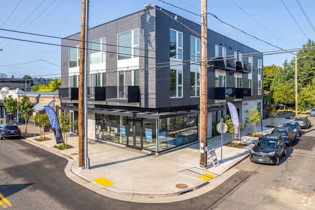 Building Photo - NHLM - Nehalem 13 **************